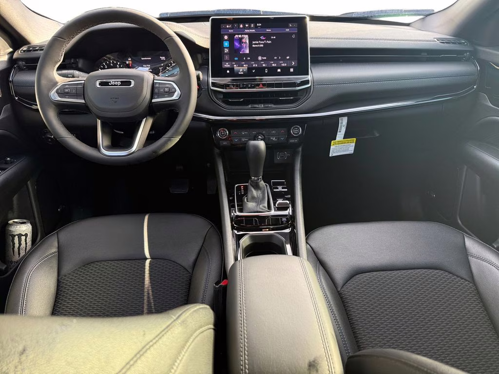 2026 Silver Zynith Metallic Clearcoat Jeep Compass Latitude 4X4 SUV