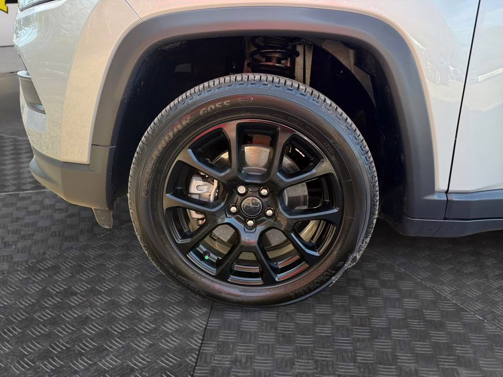 2026 Silver Zynith Metallic Clearcoat Jeep Compass Latitude 4X4 SUV