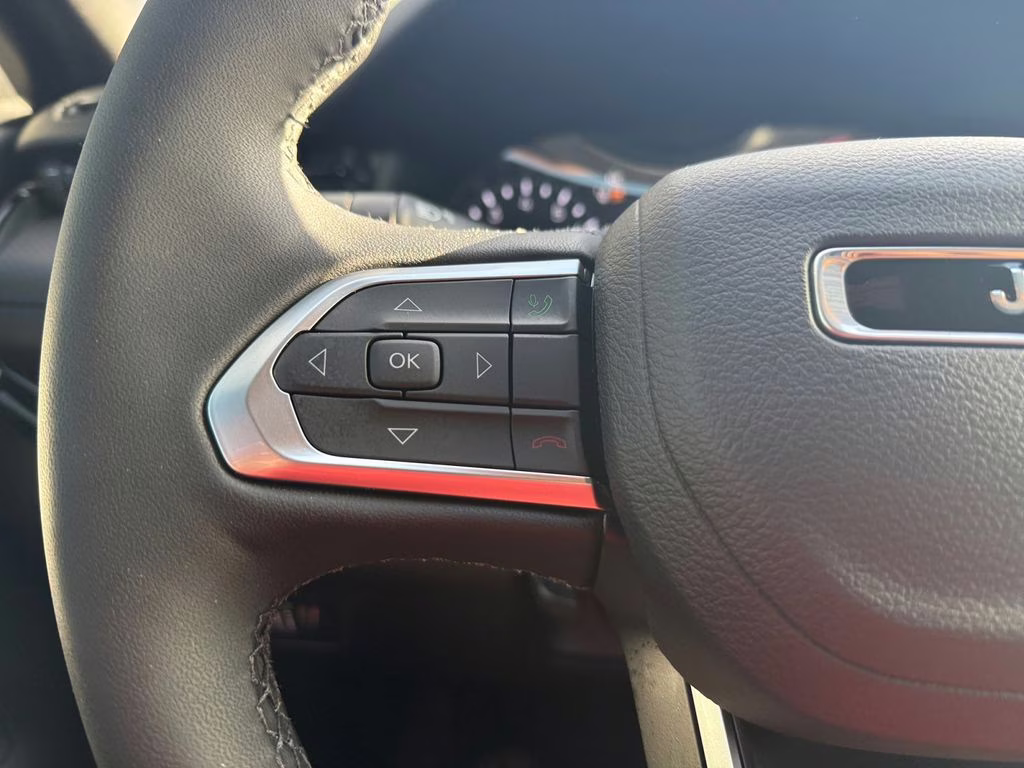 2026 Silver Zynith Metallic Clearcoat Jeep Compass Latitude 4X4 SUV