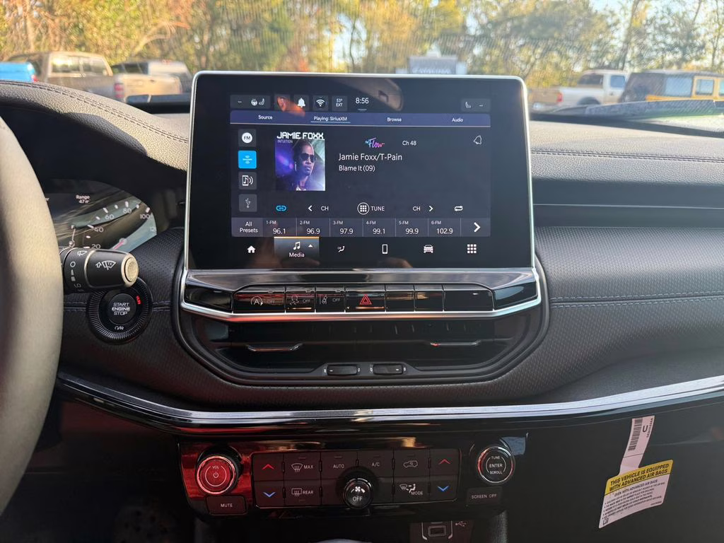 2026 Silver Zynith Metallic Clearcoat Jeep Compass Latitude 4X4 SUV