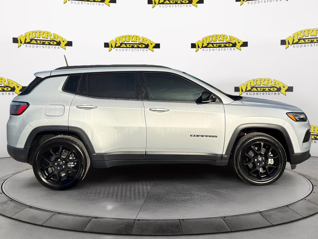 2026 Silver Zynith Metallic Clearcoat Jeep Compass Latitude 4X4 SUV