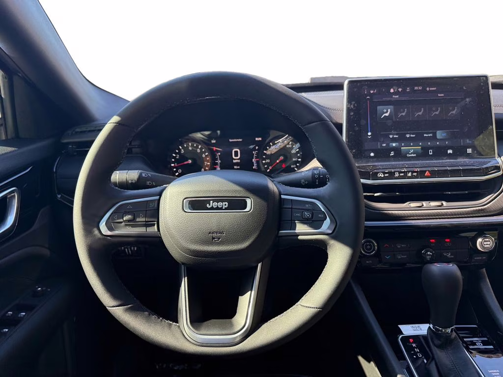 2026 Silver Zynith Metallic Clearcoat Jeep Compass Latitude 4X4 SUV