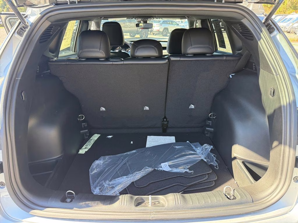 2026 Silver Zynith Metallic Clearcoat Jeep Compass Latitude 4X4 SUV