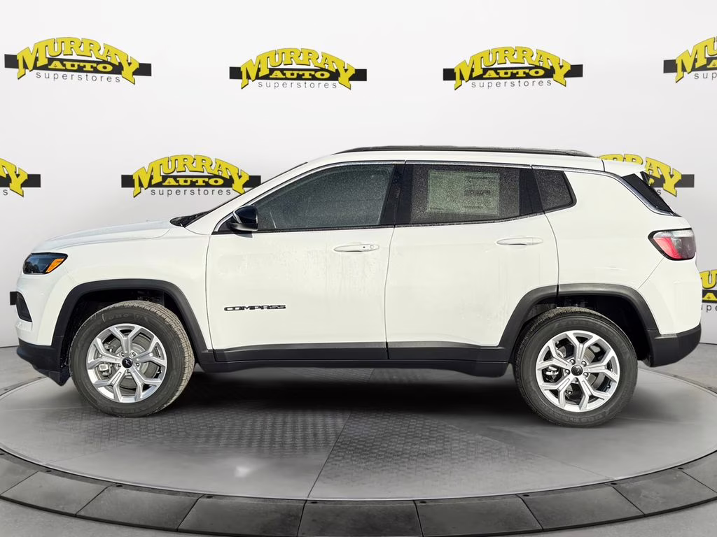2026 Bright White Clearcoat Jeep Compass Latitude 4X4 SUV