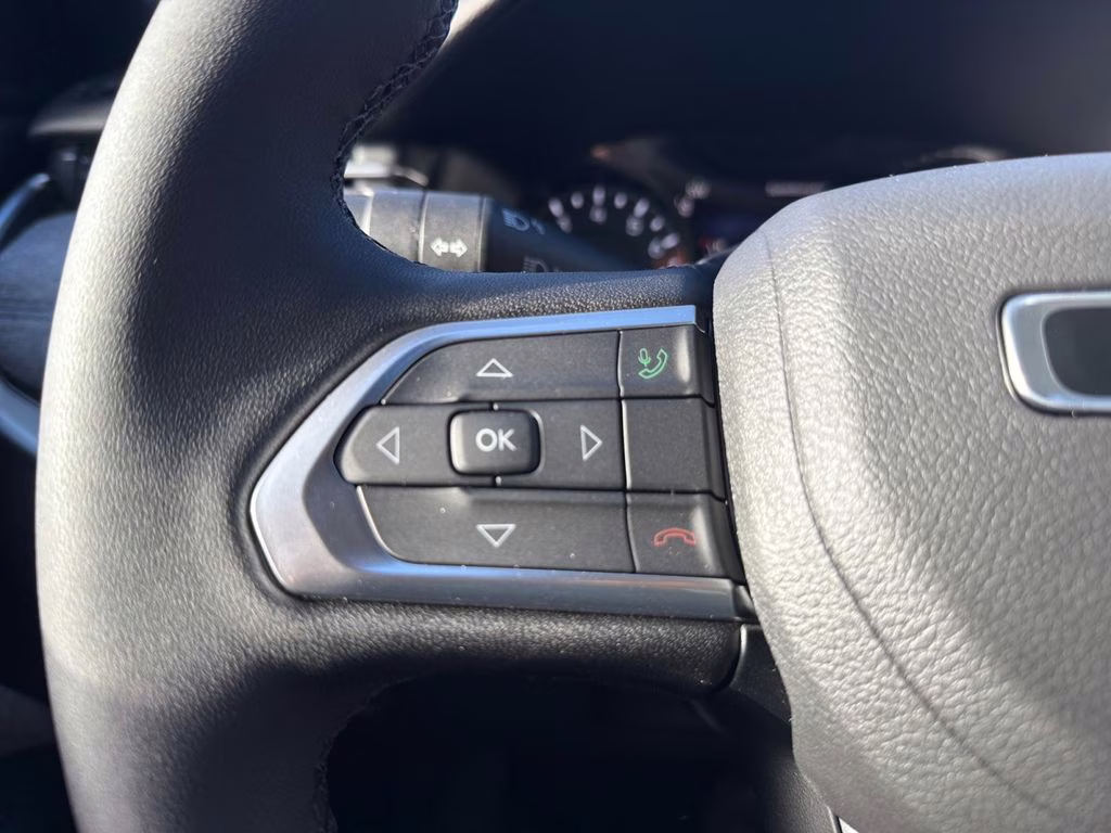 2026 Bright White Clearcoat Jeep Compass Latitude 4X4 SUV