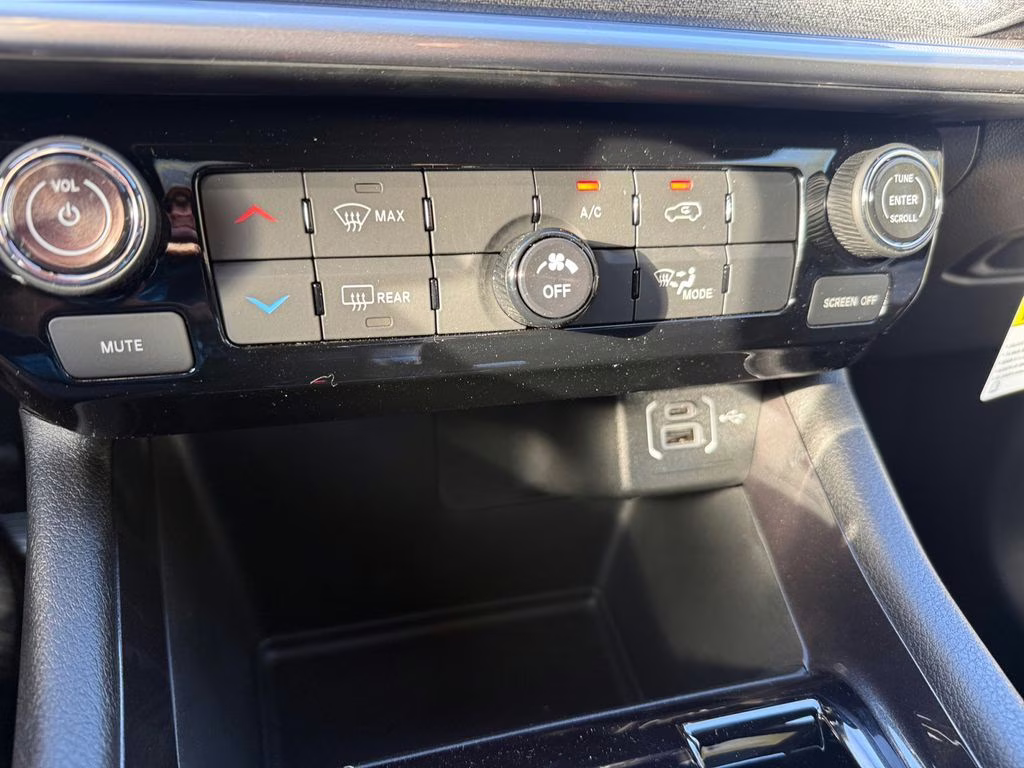 2026 Bright White Clearcoat Jeep Compass Latitude 4X4 SUV