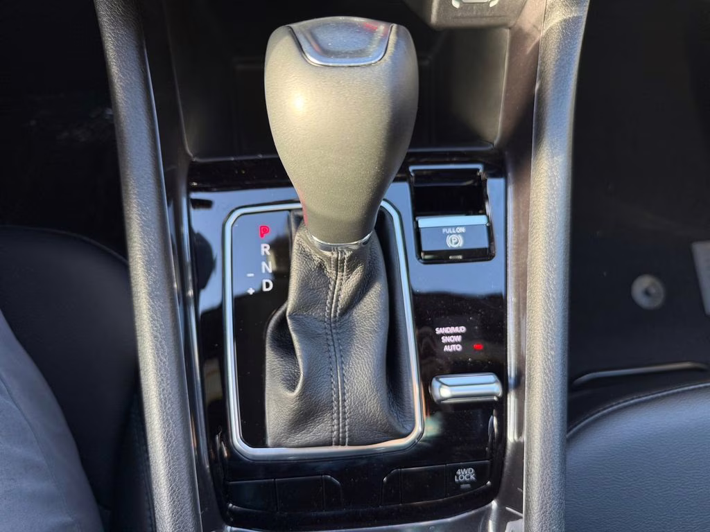 2026 Bright White Clearcoat Jeep Compass Latitude 4X4 SUV