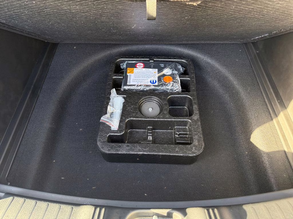 2026 Bright White Clearcoat Jeep Compass Latitude 4X4 SUV