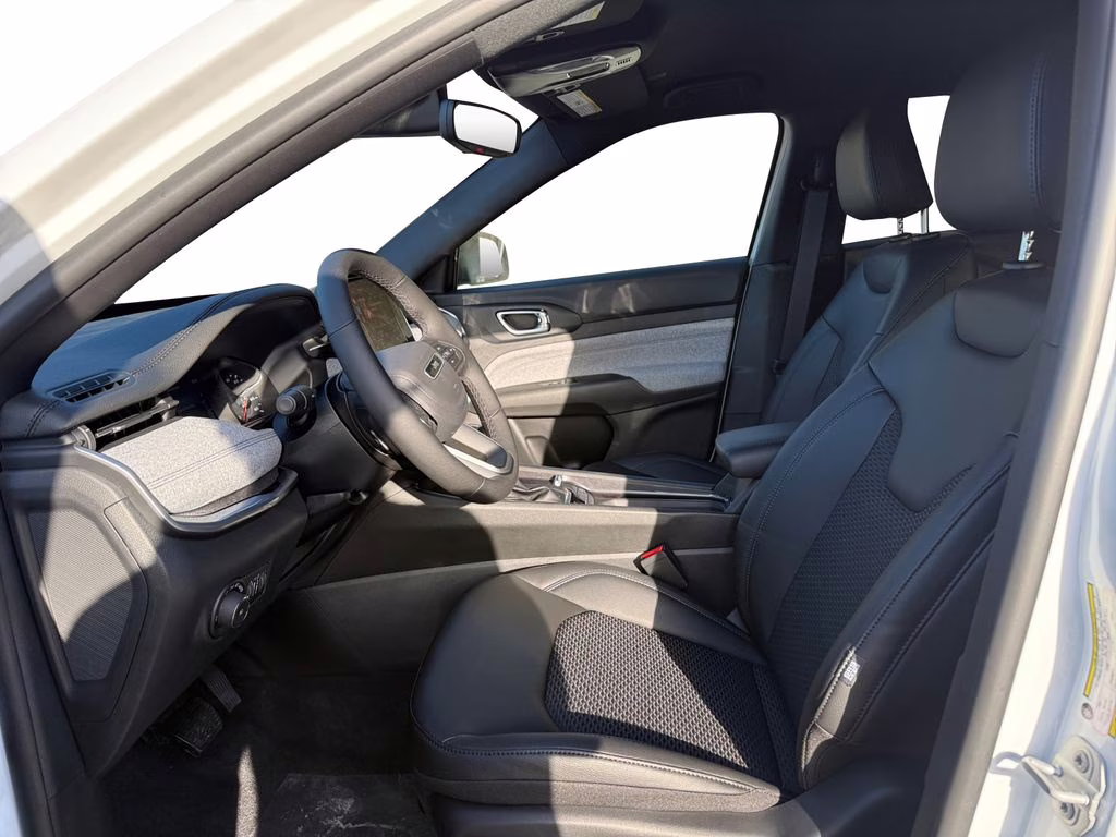 2026 Bright White Clearcoat Jeep Compass Latitude 4X4 SUV