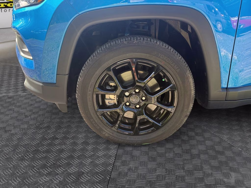 2025 Hydro Blue Pearlcoat Jeep Compass Latitude 4X4 SUV
