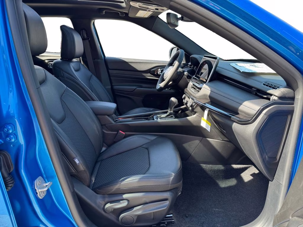 2025 Hydro Blue Pearlcoat Jeep Compass Latitude 4X4 SUV