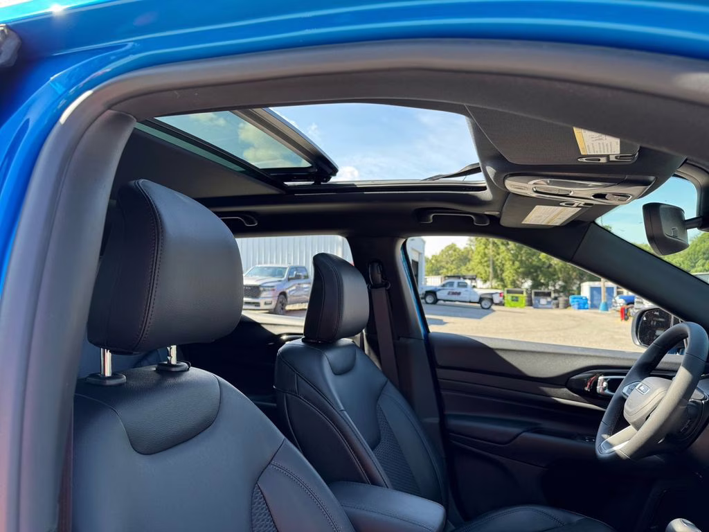 2025 Hydro Blue Pearlcoat Jeep Compass Latitude 4X4 SUV