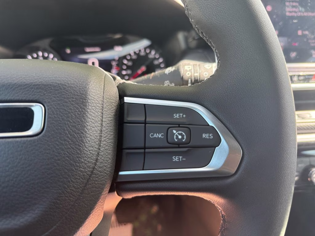2025 Hydro Blue Pearlcoat Jeep Compass Latitude 4X4 SUV