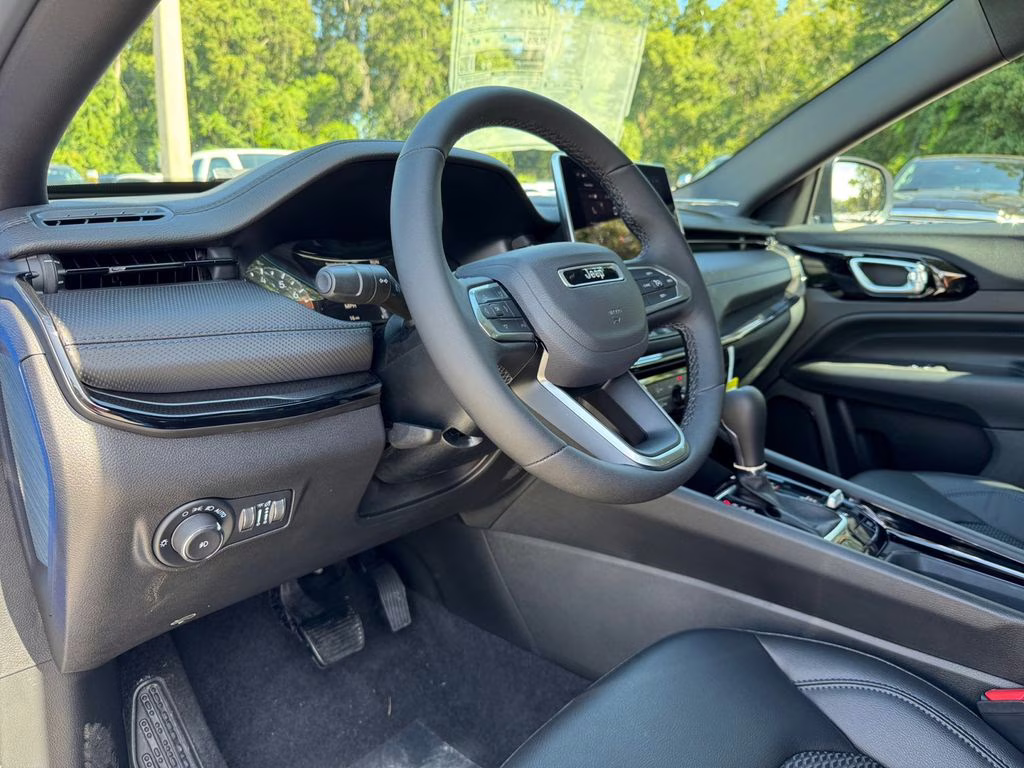 2025 Hydro Blue Pearlcoat Jeep Compass Latitude 4X4 SUV