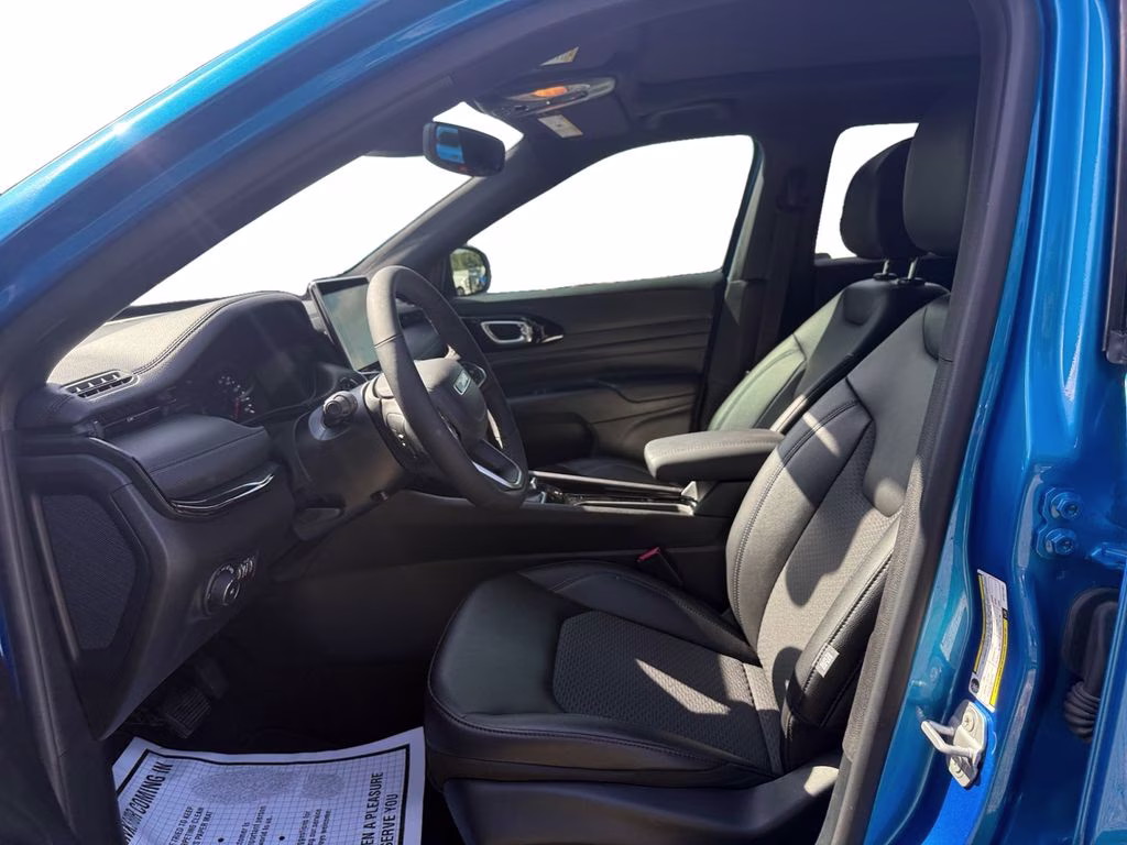 2025 Hydro Blue Pearlcoat Jeep Compass Latitude 4X4 SUV