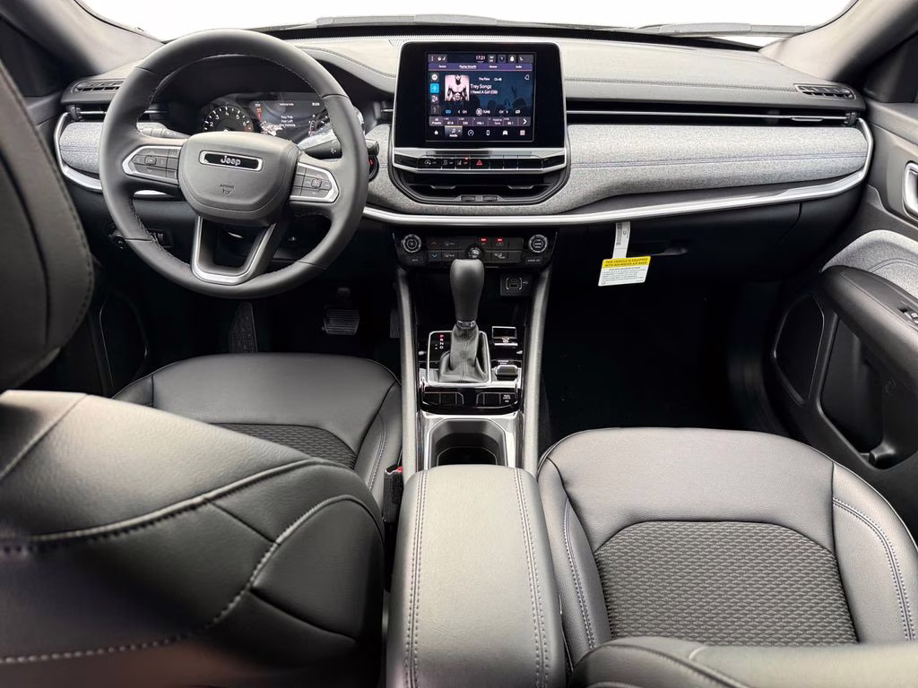 2026 Diamond Black Crystal Pearlcoat Jeep Compass Latitude 4X4 SUV