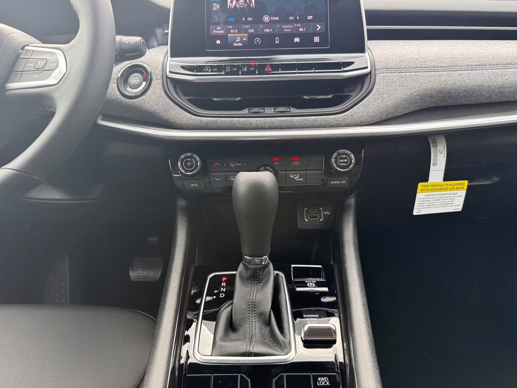 2026 Diamond Black Crystal Pearlcoat Jeep Compass Latitude 4X4 SUV