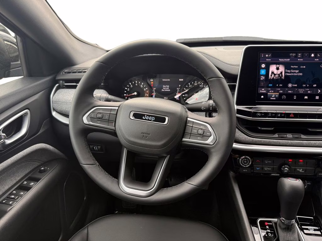 2026 Diamond Black Crystal Pearlcoat Jeep Compass Latitude 4X4 SUV