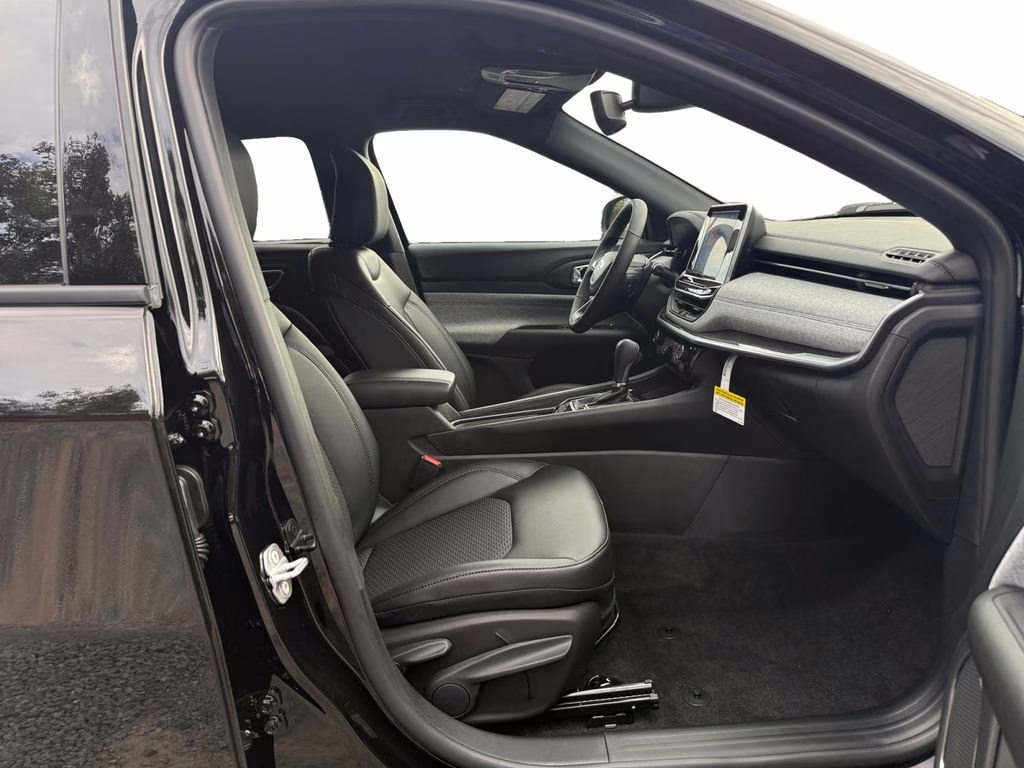 2026 Diamond Black Crystal Pearlcoat Jeep Compass Latitude 4X4 SUV