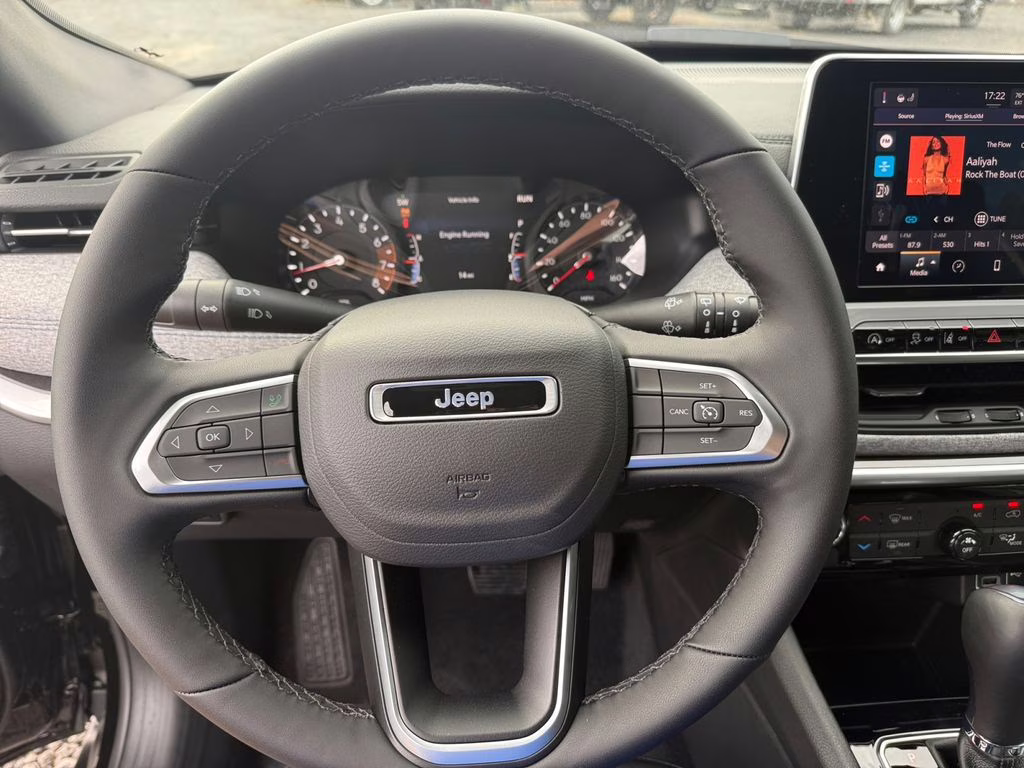 2026 Diamond Black Crystal Pearlcoat Jeep Compass Latitude 4X4 SUV