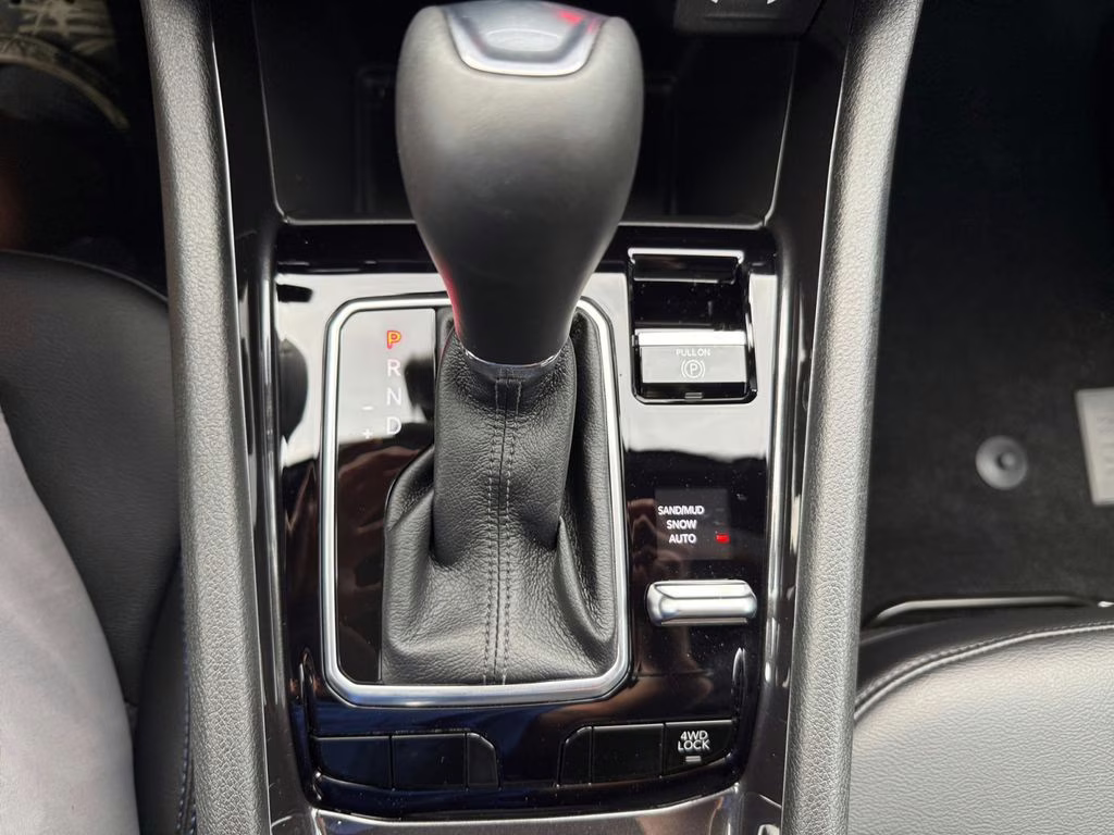 2026 Diamond Black Crystal Pearlcoat Jeep Compass Latitude 4X4 SUV