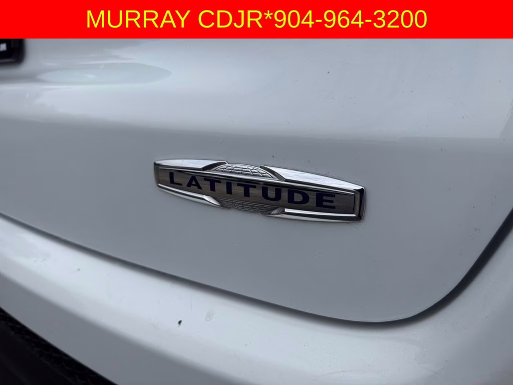 2024 Bright White Clearcoat Jeep Compass Latitude 4X4 SUV