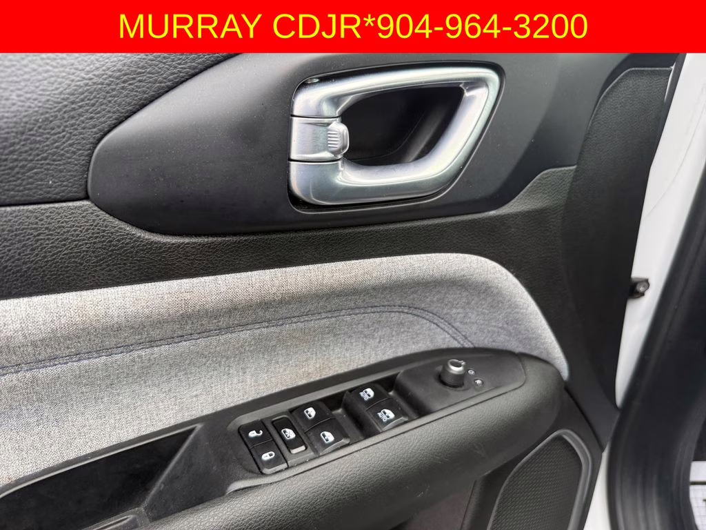 2024 Bright White Clearcoat Jeep Compass Latitude 4X4 SUV