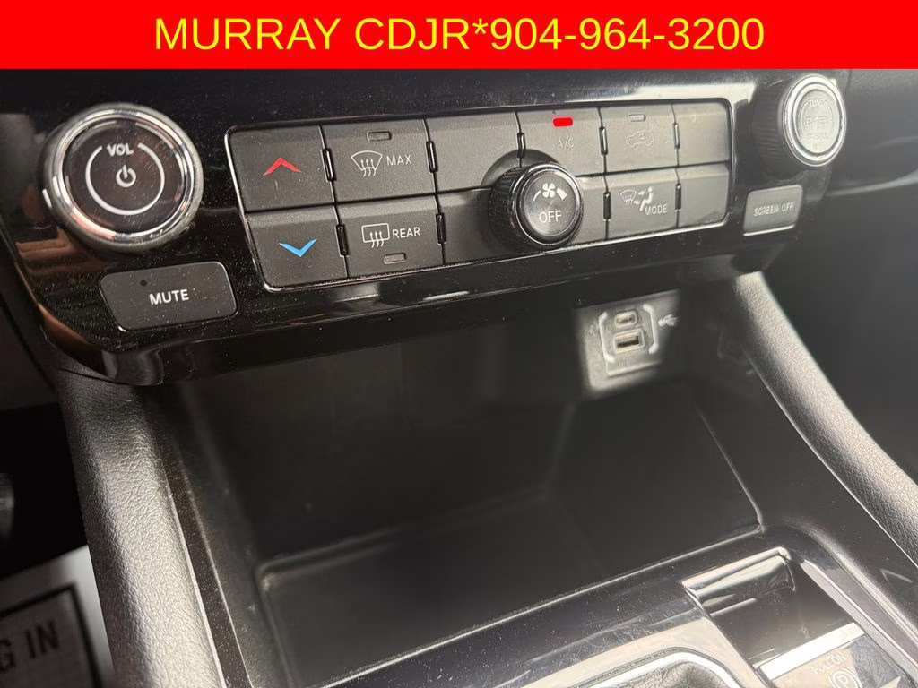 2024 Bright White Clearcoat Jeep Compass Latitude 4X4 SUV