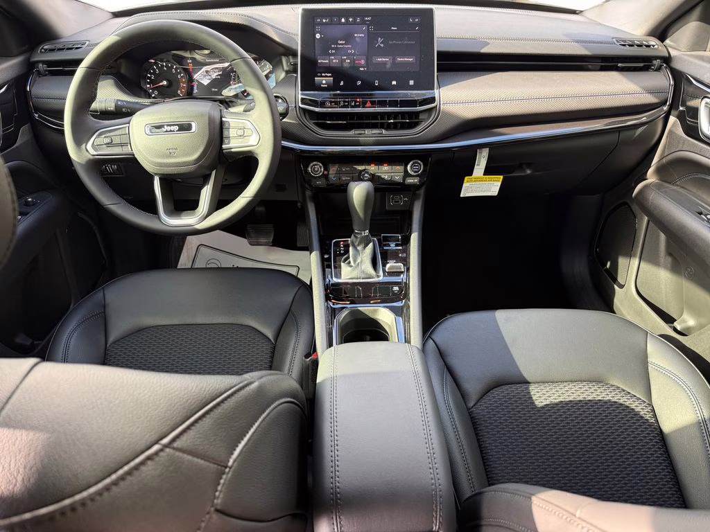 2026 Bright White Clearcoat Jeep Compass Latitude 4X4 SUV