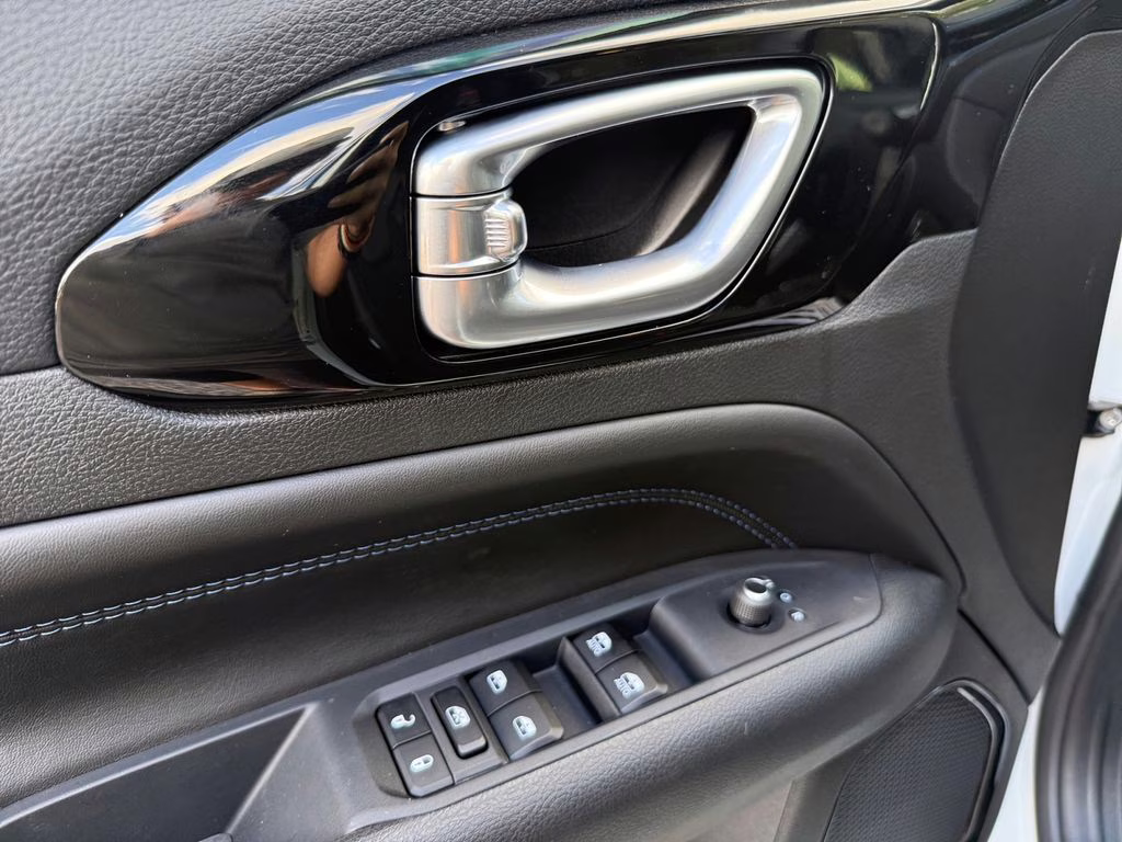 2026 Bright White Clearcoat Jeep Compass Latitude 4X4 SUV