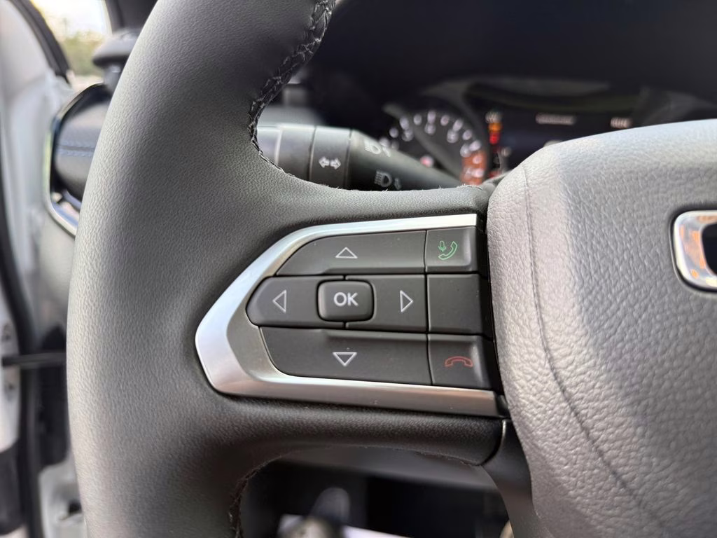 2026 Bright White Clearcoat Jeep Compass Latitude 4X4 SUV