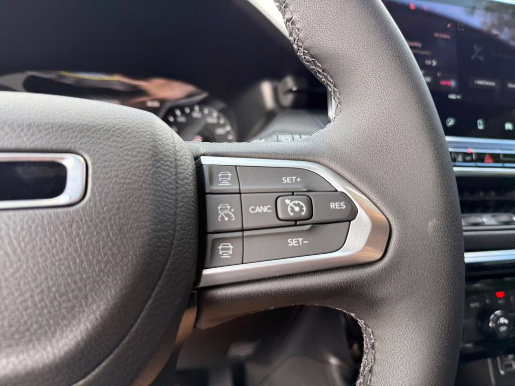 2026 Bright White Clearcoat Jeep Compass Latitude 4X4 SUV