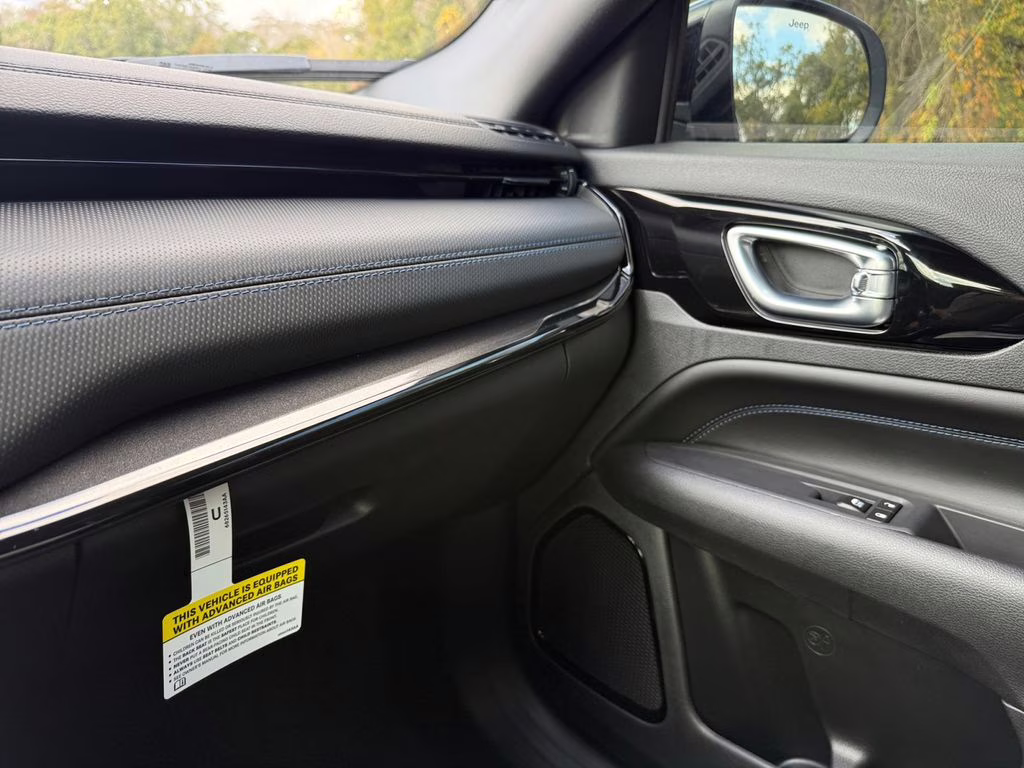 2026 Bright White Clearcoat Jeep Compass Latitude 4X4 SUV