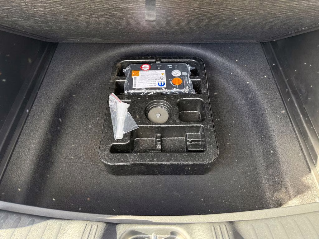 2026 Bright White Clearcoat Jeep Compass Latitude 4X4 SUV