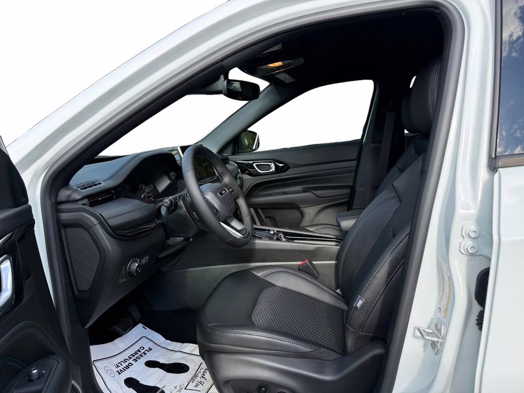 2026 Bright White Clearcoat Jeep Compass Latitude 4X4 SUV