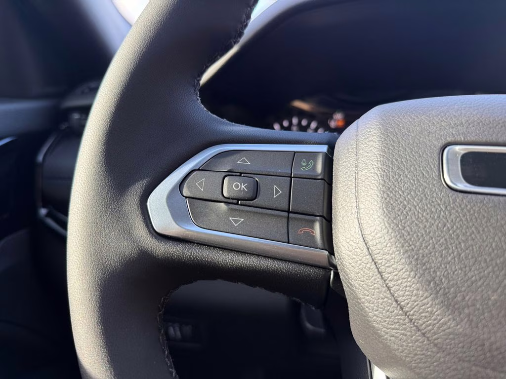 2026 Bright White Clearcoat Jeep Compass Latitude 4X4 SUV