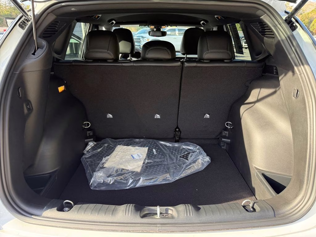 2026 Bright White Clearcoat Jeep Compass Latitude 4X4 SUV