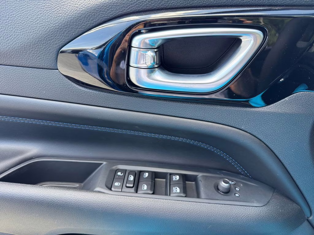 2025 Hydro Blue Pearlcoat Jeep Compass Limited 4X4 SUV