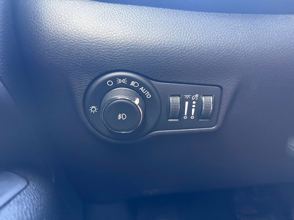 2023 Bright White Clearcoat Jeep Compass High Altitude 4X4 SUV