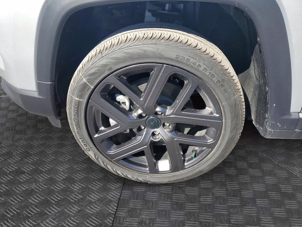 2026 Silver Zynith Metallic Clearcoat Jeep Compass Limited 4X4 SUV