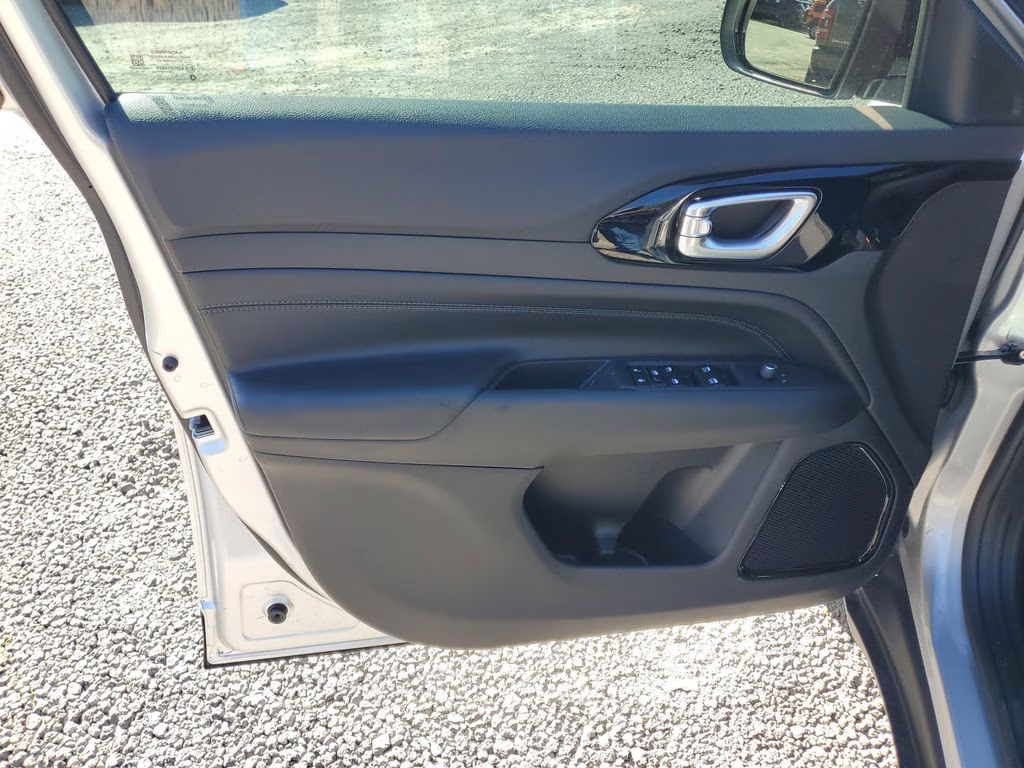 2026 Silver Zynith Metallic Clearcoat Jeep Compass Limited 4X4 SUV