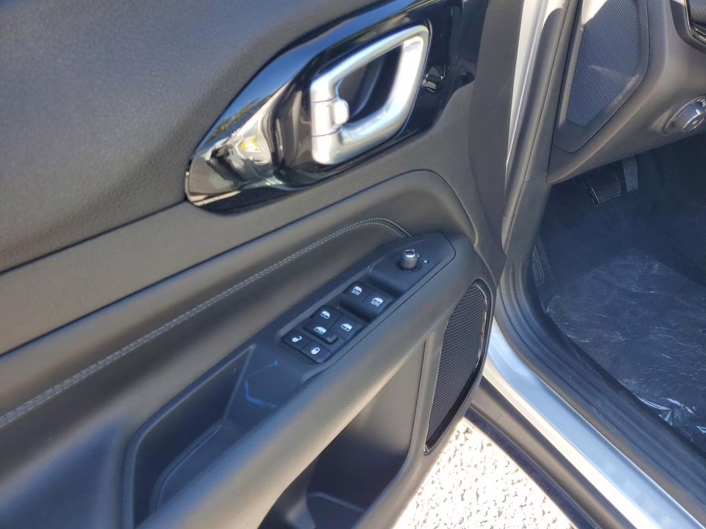 2026 Silver Zynith Metallic Clearcoat Jeep Compass Limited 4X4 SUV