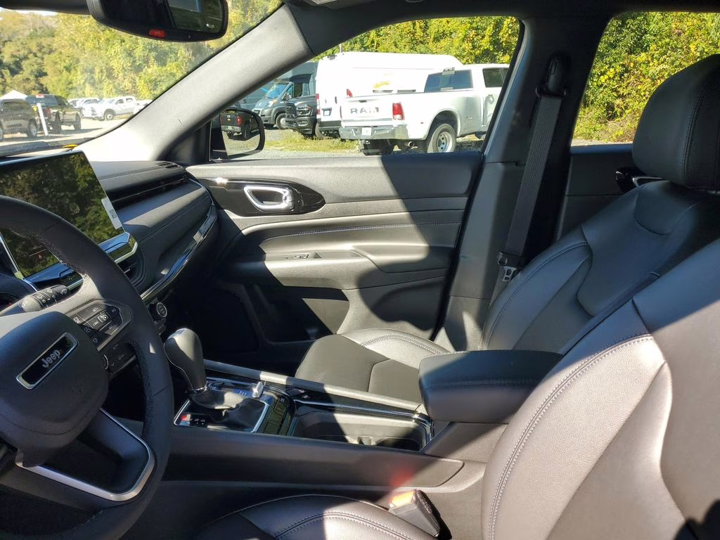 2026 Silver Zynith Metallic Clearcoat Jeep Compass Limited 4X4 SUV