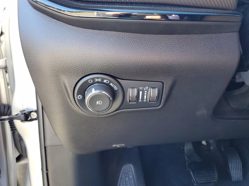 2026 Silver Zynith Metallic Clearcoat Jeep Compass Limited 4X4 SUV