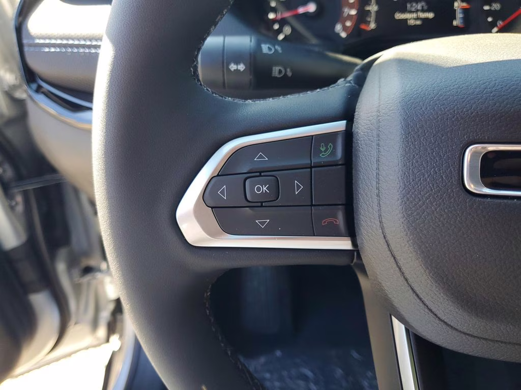 2026 Silver Zynith Metallic Clearcoat Jeep Compass Limited 4X4 SUV