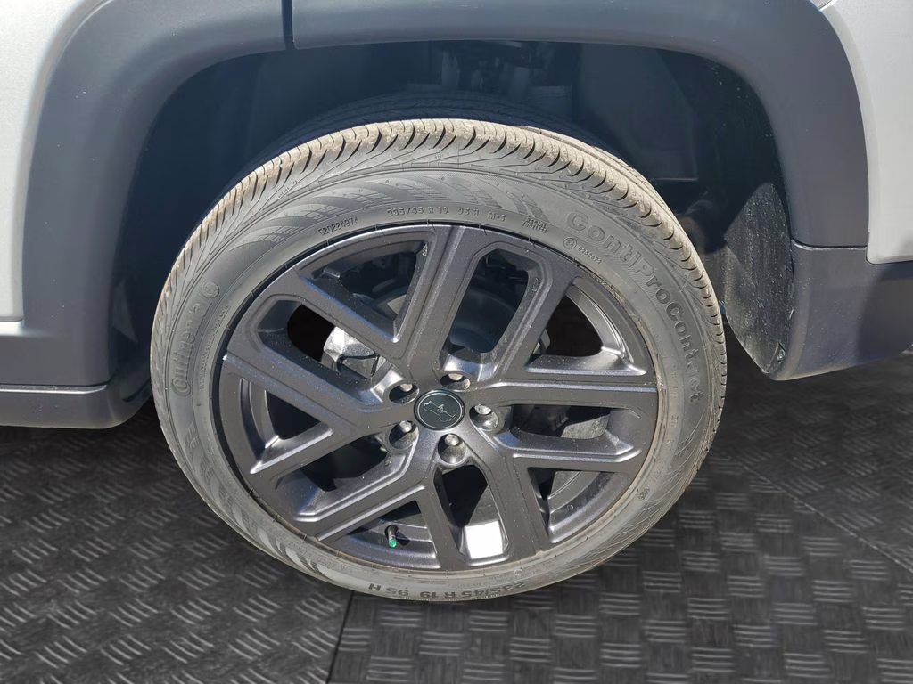 2026 Silver Zynith Metallic Clearcoat Jeep Compass Limited 4X4 SUV
