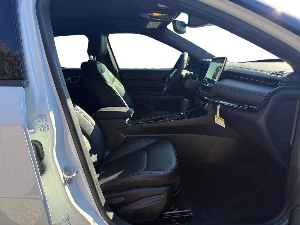 2026 Bright White Clearcoat Jeep Compass Limited 4X4 SUV