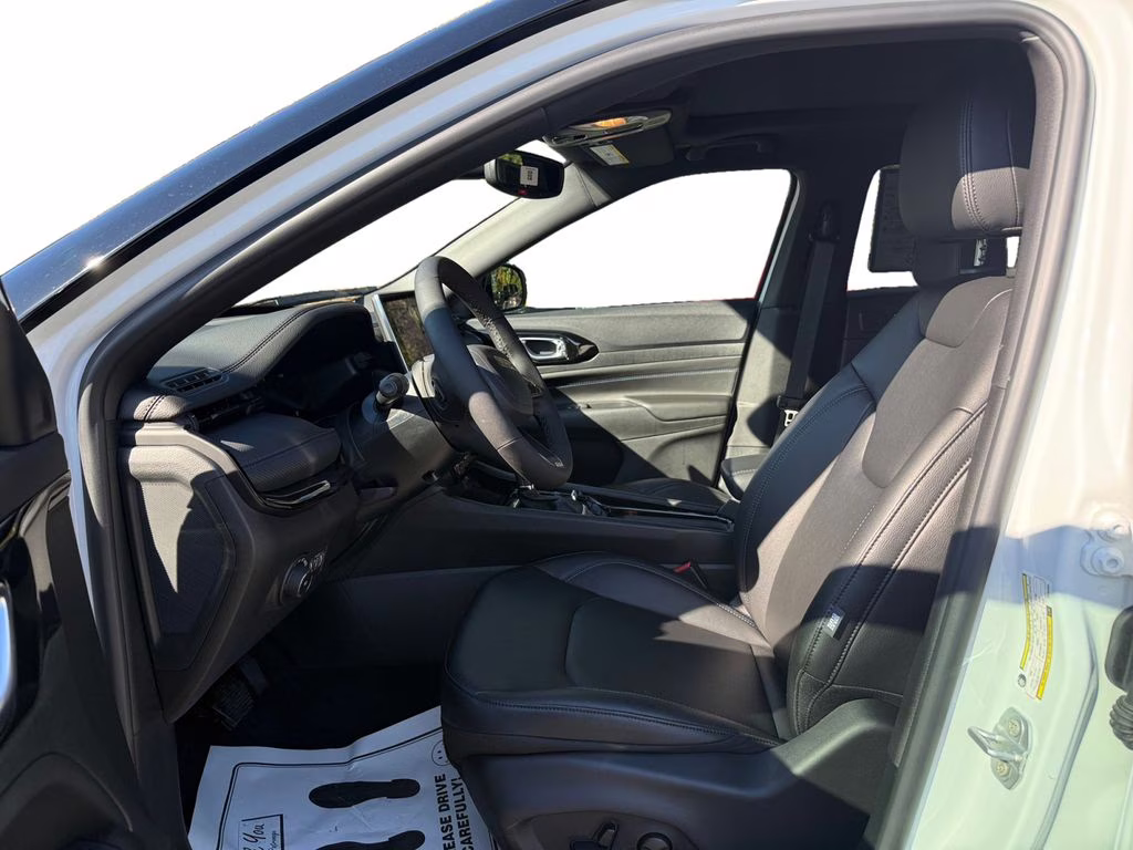 2026 Bright White Clearcoat Jeep Compass Limited 4X4 SUV