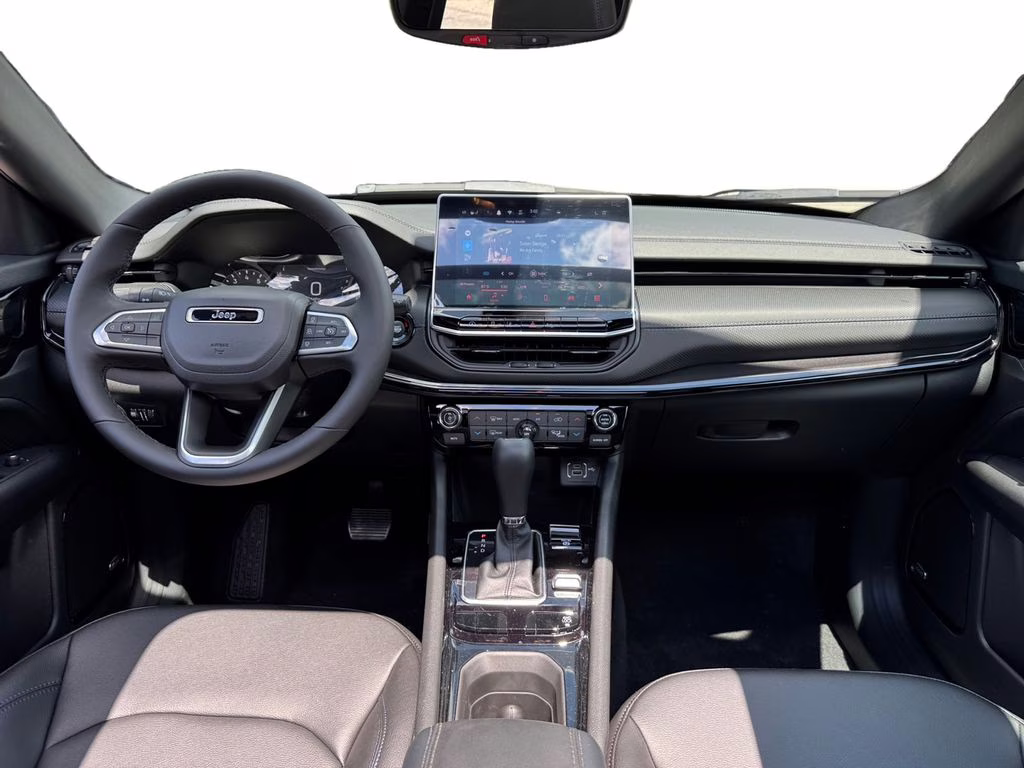 2025 Diamond Black Crystal Pearlcoat Jeep Compass Limited 4X4 SUV