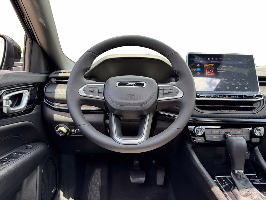 2025 Diamond Black Crystal Pearlcoat Jeep Compass Limited 4X4 SUV